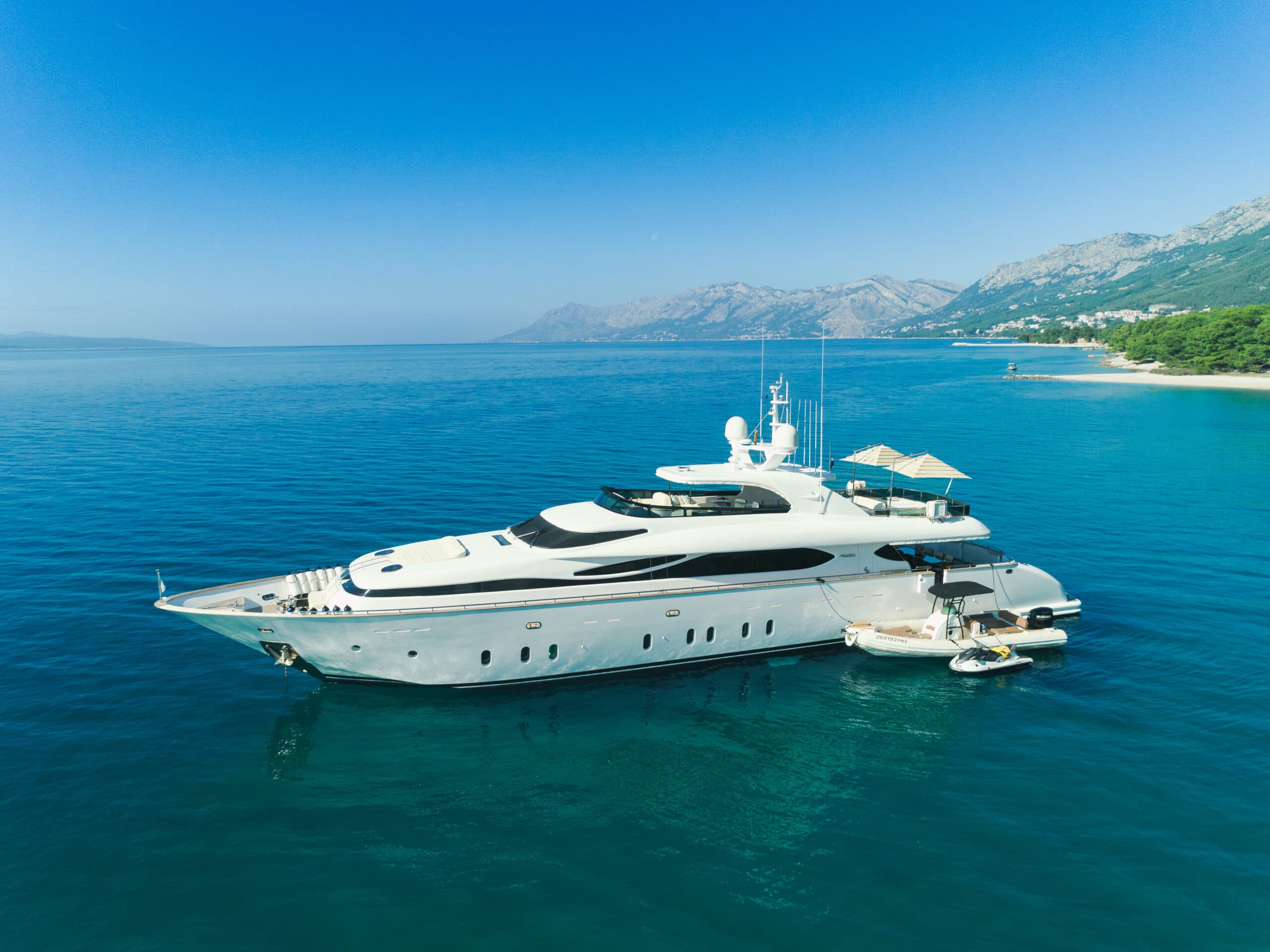 2029 FishYachts2 powet test on Display in US, US Bowrider 4